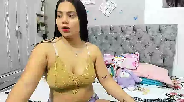 Snapshot of Alejandra_evanss chatting on March 19, 2025, 8:43 pm Alejandra evanss online show from March 19, 2025, 8:43 pm