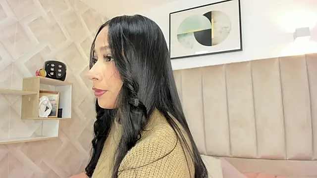 Anniie Queen online show from April 10, 2026, 3:35 am