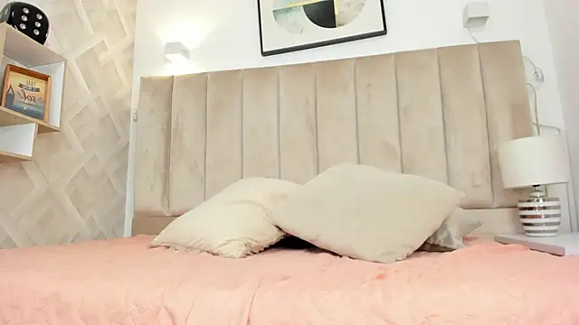 Anniie Queen online show from February 4, 2026, 4:29 am