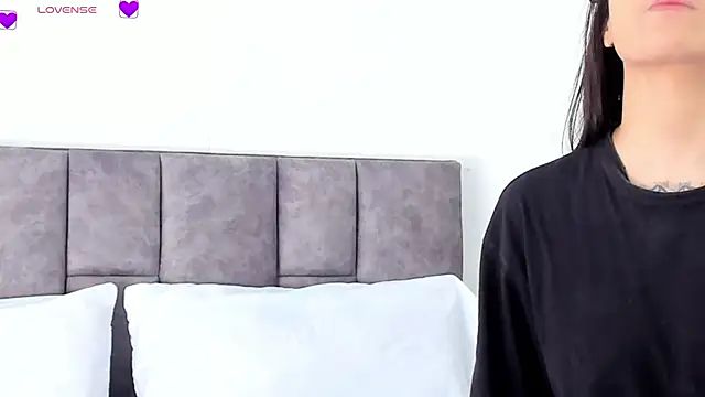 VeronicaTonu online show from March 4, 2025, 2:32 pm