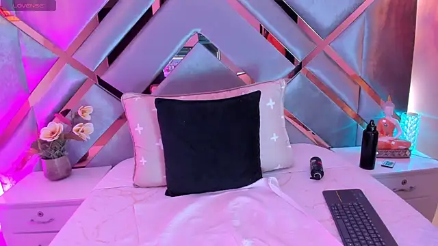 LiaaGenner online show from October 3, 2025, 2:37 am