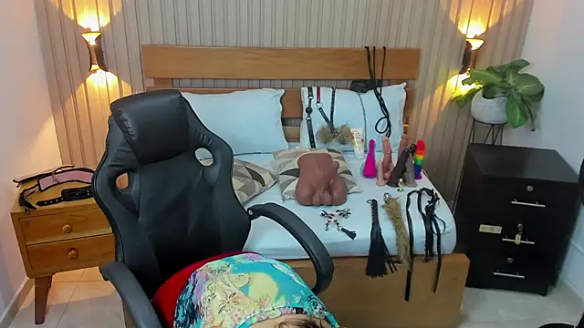 Snapshot of luciana_ballesteros_ chatting on October 3, 2025, 12:39 pm luciana ballesteros  online show from October 3, 2025, 12:39 pm