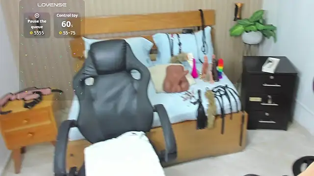 Snapshot of luciana_ballesteros_ chatting on October 21, 2025, 12:37 pm luciana ballesteros  online show from October 21, 2025, 12:37 pm