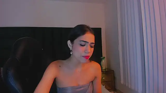 Snapshot of FaloonRoussel chatting on September 20, 2025, 7:08 pm FaloonRoussel online show from September 20, 2025, 7:08 pm