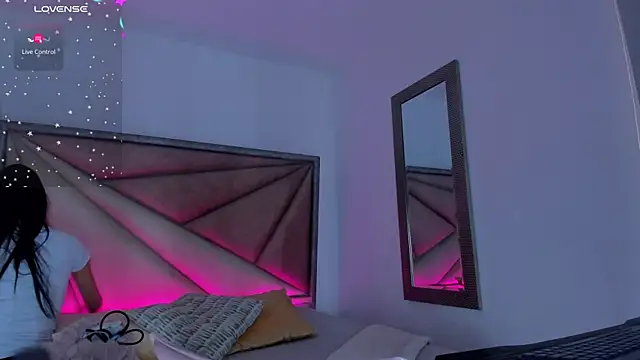 Snapshot of FaloonRoussel chatting on September 25, 2025, 6:25 pm FaloonRoussel online show from September 25, 2025, 6:25 pm