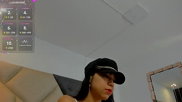 Snapshot of FaloonRoussel chatting on September 30, 2025, 7:53 pm FaloonRoussel online show from September 30, 2025, 7:53 pm