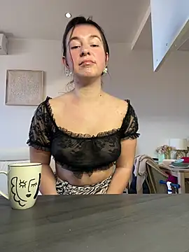 lyajoliee online show from April 15, 2026, 8:09 am