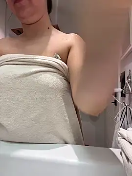 lyajoliee online show from February 10, 2026, 10:03 am