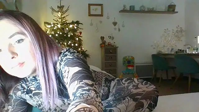 lyajoliee online show from January 5, 2025, 8:31 pm