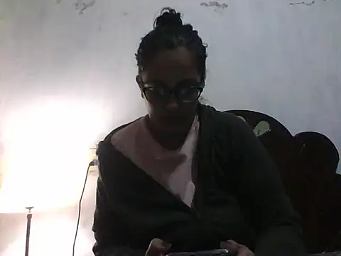 Samanthat33 online show from December 9, 2024, 4:34 am