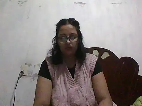 Samanthat33 online show from March 12, 2025, 6:53 pm