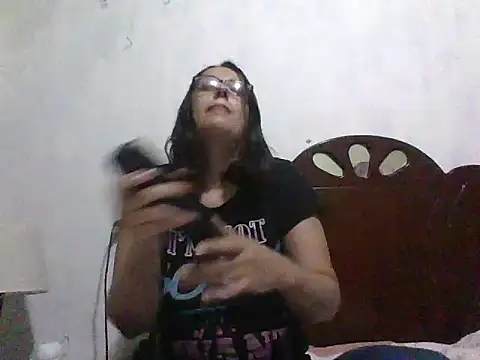 Samanthat33 online show from March 5, 2025, 8:32 pm