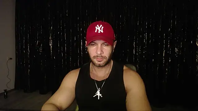 Snapshot of HotterLrgDom chatting on January 21, 2025, 12:36 am HotterLrgDom online show from January 21, 2025, 12:36 am