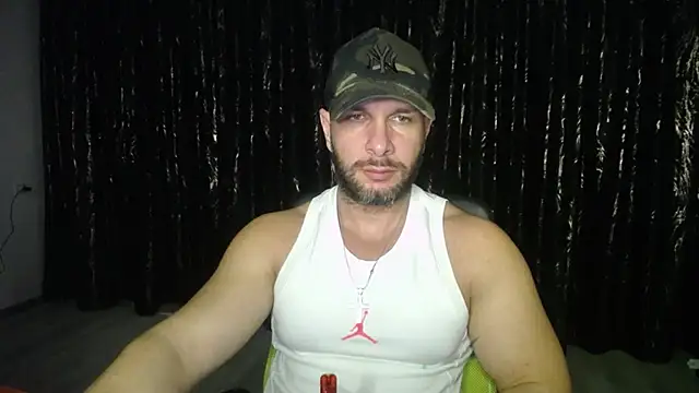 Snapshot of HotterLrgDom chatting on January 30, 2025, 1:33 am HotterLrgDom online show from January 30, 2025, 1:33 am