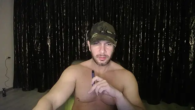 Snapshot of HotterLrgDom chatting on January 20, 2025, 5:15 am HotterLrgDom online show from January 20, 2025, 5:15 am