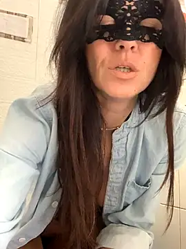 EmySkinny85 online show from December 17, 2025, 9:14 am