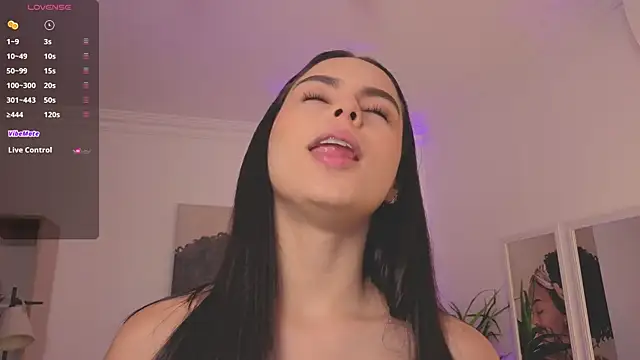 Snapshot of Aleejaa__ chatting on October 13, 2025, 12:07 pm Aleejaa   online show from October 13, 2025, 12:07 pm