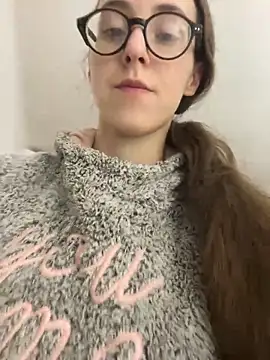 Snapshot of MartiniiSelenna chatting on October 5, 2025, 5:42 am MartiniiSelenna online show from October 5, 2025, 5:42 am