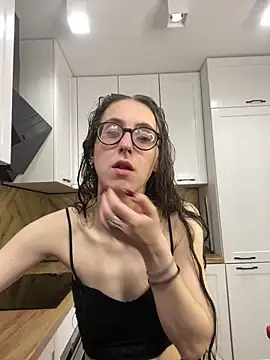 Snapshot of MartiniiSelenna chatting on September 19, 2025, 5:55 am MartiniiSelenna online show from September 19, 2025, 5:55 am