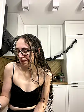 Snapshot of MartiniiSelenna chatting on October 29, 2025, 6:56 am MartiniiSelenna online show from October 29, 2025, 6:56 am