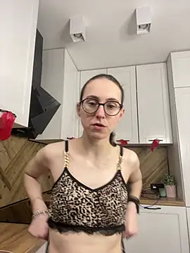 MartiniiSelenna online show from April 17, 2026, 5:43 am