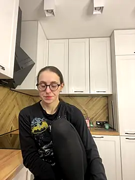 Snapshot of MartiniiSelenna chatting on October 19, 2025, 5:43 am MartiniiSelenna online show from October 19, 2025, 5:43 am