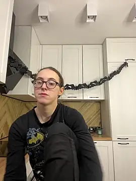 Snapshot of MartiniiSelenna chatting on October 24, 2025, 5:39 am MartiniiSelenna online show from October 24, 2025, 5:39 am