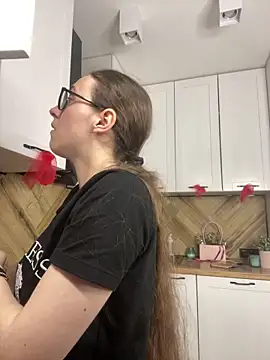 MartiniiSelenna online show from April 4, 2026, 5:47 am