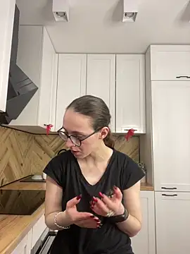 MartiniiSelenna online show from April 18, 2026, 5:43 am