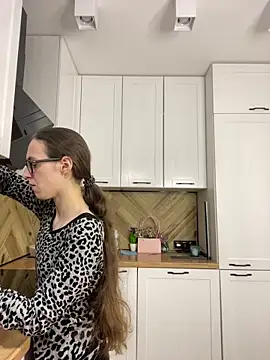 Snapshot of MartiniiSelenna chatting on September 29, 2025, 5:36 am MartiniiSelenna online show from September 29, 2025, 5:36 am