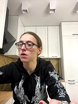 Snapshot of MartiniiSelenna chatting on October 15, 2025, 5:39 am MartiniiSelenna online show from October 15, 2025, 5:39 am