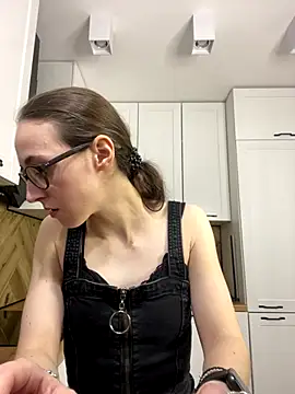 Snapshot of MartiniiSelenna chatting on September 22, 2025, 5:57 am MartiniiSelenna online show from September 22, 2025, 5:57 am