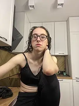 Snapshot of MartiniiSelenna chatting on September 24, 2025, 5:47 am MartiniiSelenna online show from September 24, 2025, 5:47 am