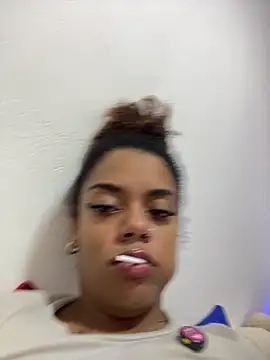ladyrd1 online show from June 13, 2026, 7:17 am