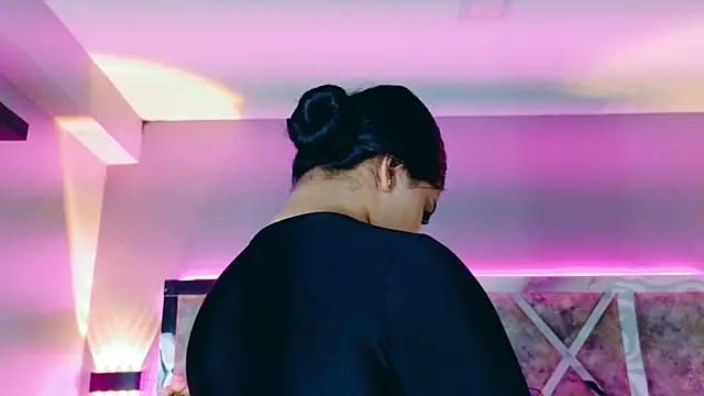 Snapshot of MarianaGarciaa__ chatting on October 18, 2025, 7:27 pm MarianaGarciaa online show from October 18, 2025, 7:27 pm