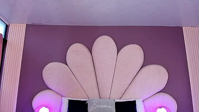 Snapshot of MarianaGarciaa__ chatting on October 21, 2025, 11:31 am MarianaGarciaa online show from October 21, 2025, 11:31 am