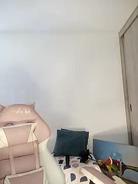 Snapshot of lovely_kitt chatting on October 26, 2025, 7:25 pm lovely kitt online show from October 26, 2025, 7:25 pm