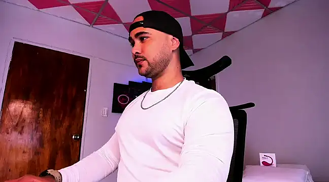 Sebas-hott online show from December 5, 2024, 3:20 am