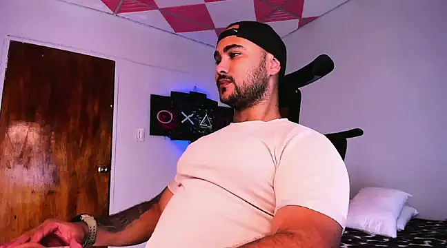 Sebas-hott online show from December 19, 2024, 3:29 am