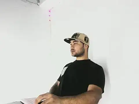 Snapshot of Sebas-hott chatting on October 3, 2025, 10:22 pm Sebas-hott online show from October 3, 2025, 10:22 pm