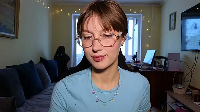 MalvinaBlum online show from December 19, 2025, 5:32 am