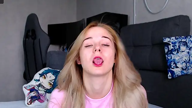 Snapshot of CassidyKiss chatting on October 14, 2025, 9:32 am CassidyKiss online show from October 14, 2025, 9:32 am