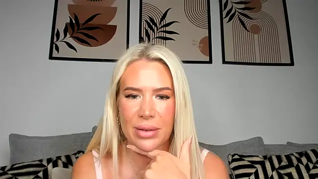 Alexia-Lee online show from October 15, 2025, 8:39 pm