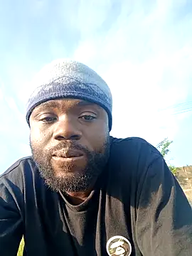 Snapshot of Longblackhardd chatting on October 6, 2025, 6:47 am Longblackhardd online show from October 6, 2025, 6:47 am