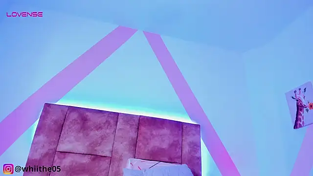 isabella whiithe online show from February 24, 2025, 11:41 pm