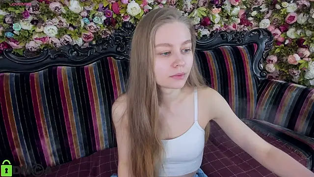 Snapshot of Polumna_cute chatting on January 23, 2025, 9:29 am Polumna cute online show from January 23, 2025, 9:29 am