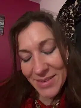 Lwhite1 online show from April 15, 2026, 10:32 pm