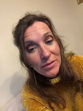 Snapshot of Lwhite1 chatting on February 6, 2026, 4:47 pm Lwhite1 online show from February 6, 2026, 4:47 pm