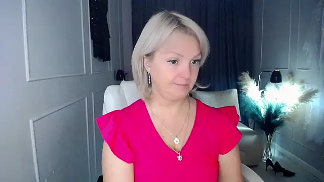 Juarnea online show from October 8, 2025, 8:42 pm