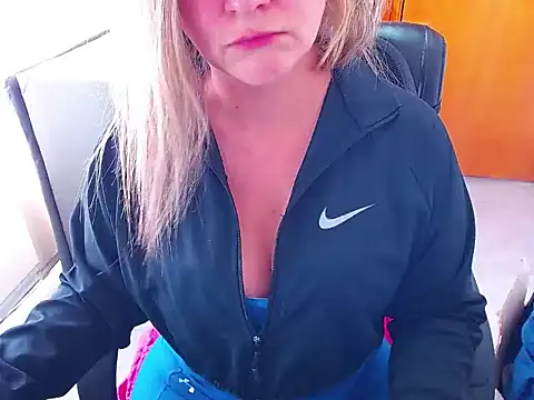 KikaxLove online show from May 19, 2026, 4:47 pm